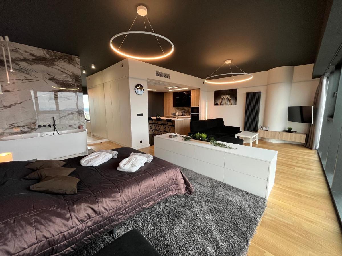 Hanza Tower - Luxurious Apartment 60M2 - 15Th Floor City View シュチェチン エクステリア 写真